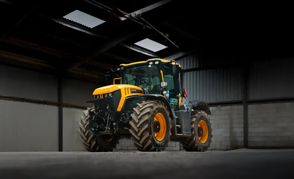 JCB Fastrac iCON 4220 tractor model