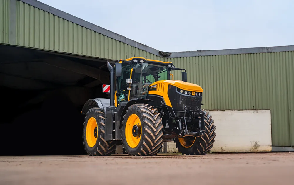 JCB Fastrac iCON 8330 tractor model